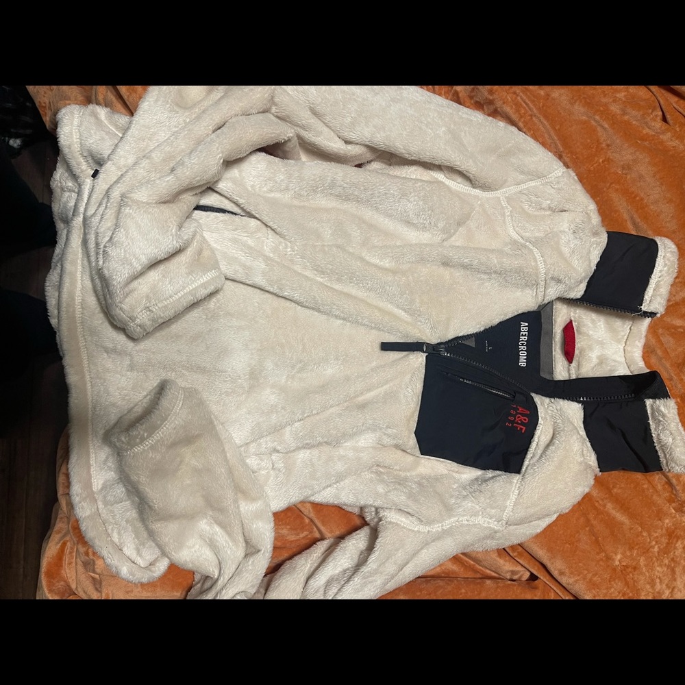 Abercrombie and Fitch half zip - super soft